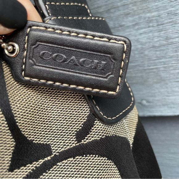 Coach Signature black shoulder purse - Picture 4 of 11